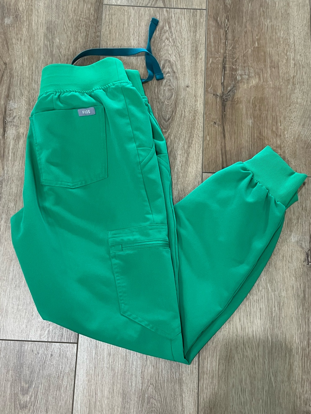 Figs Women's Bright Evergreen Zamora Jogger Scrub Pants XXS Petite PO # 5990